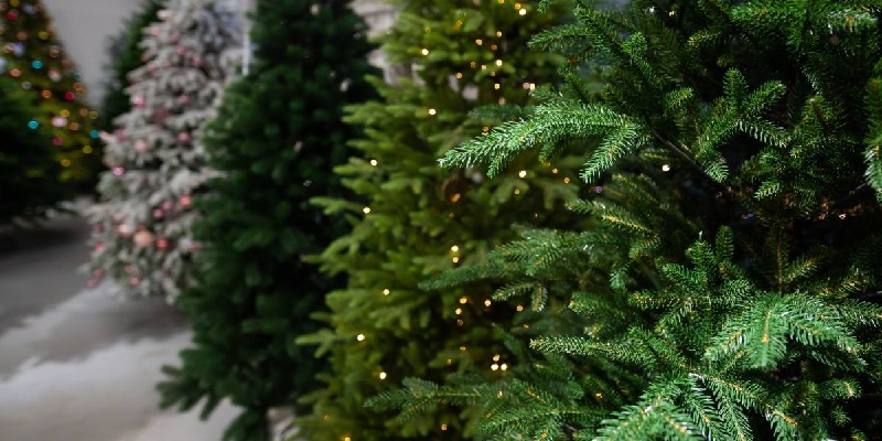 Jak wybrać idealną choinkę sztuczną do swojego domu?